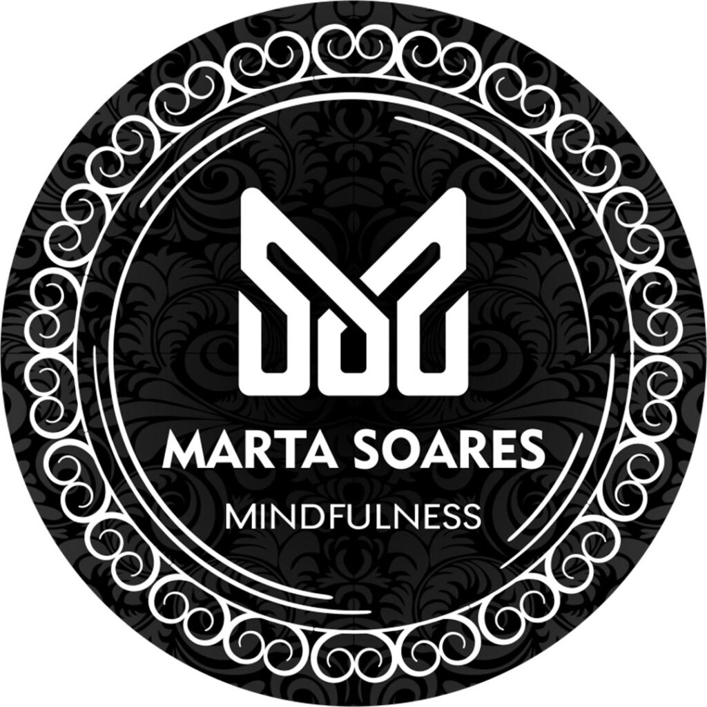 Marta Soares Logotipo fundo preto